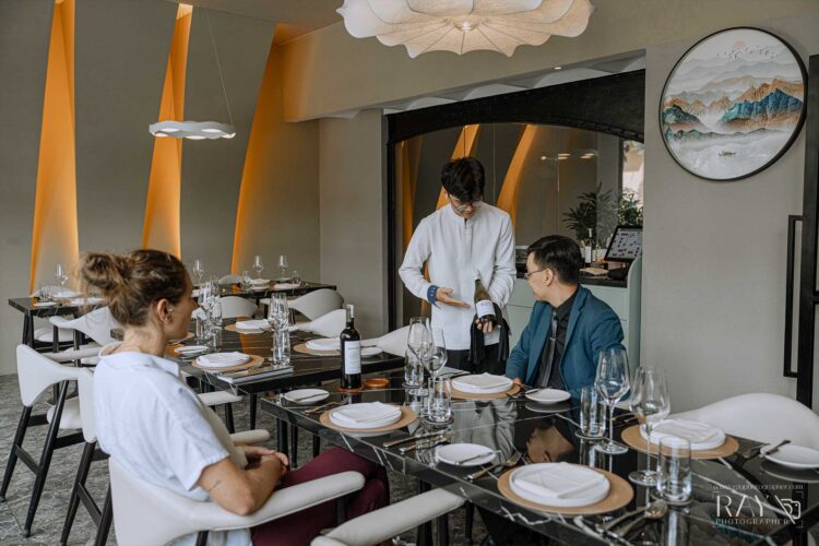 Lune Restaurant & Warhouse